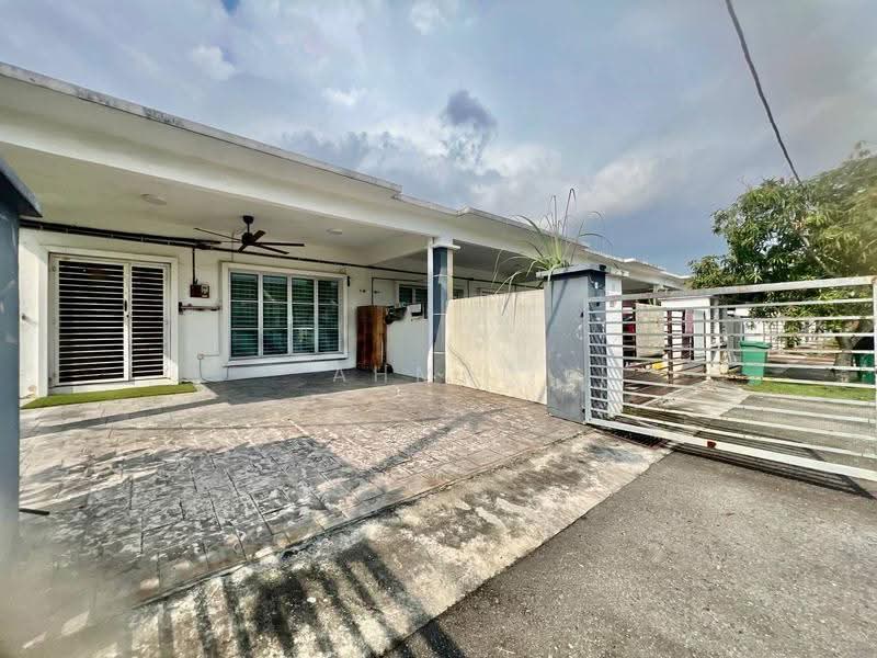 Rumah Teres 1-Tingkat untuk Dijual di Taman Lestari Mewah (Semenyih) - Ahmad Muslim - Exterior - PropertyGuru.com.my