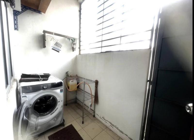 Rumah Teres 1-Tingkat untuk Dijual di Taman Lestari Mewah (Semenyih) - Ahmad Muslim - Balcony - PropertyGuru.com.my