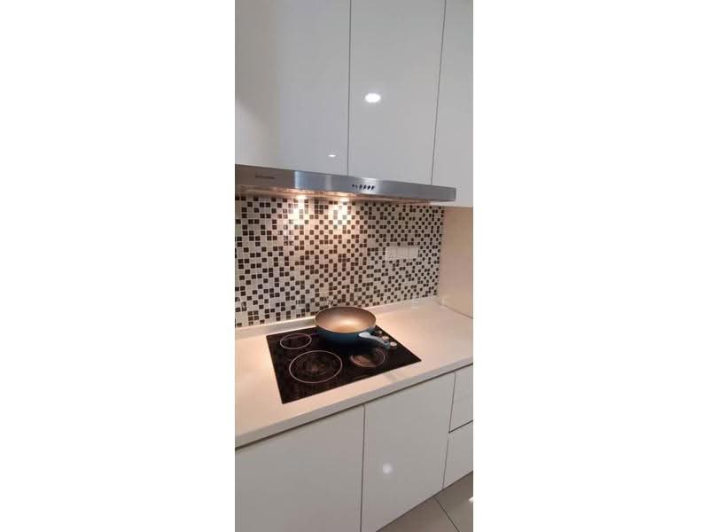 Kediaman Servis untuk Disewa di Utropolis Suites 1 - Ally Lee - Kitchen - PropertyGuru.com.my