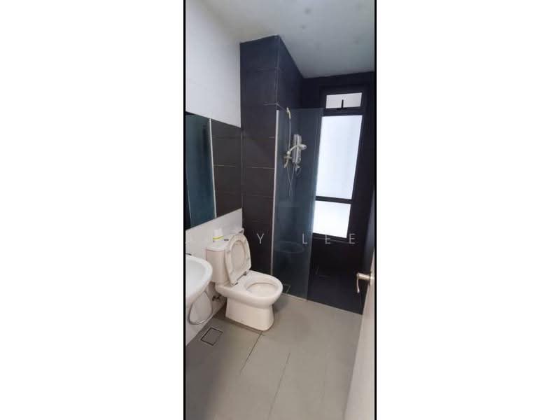 Kediaman Servis untuk Disewa di Utropolis Suites 1 - Ally Lee - Bathroom - PropertyGuru.com.my