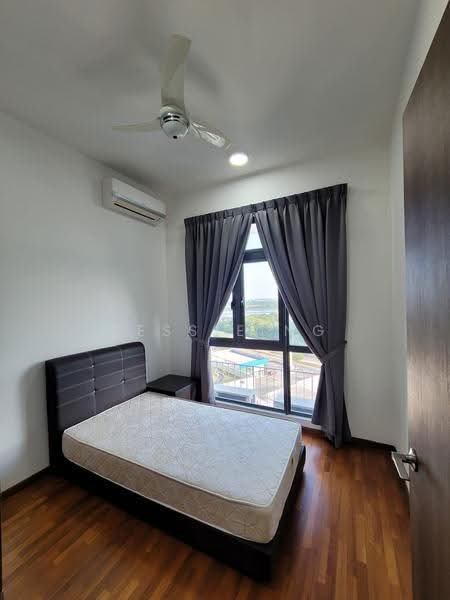 Service Residence for Sale at Crescent Bay Suites (Teluk Bayu) - Jessie Ng - Bedroom - PropertyGuru.com.my