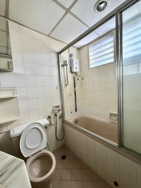 Kondominium untuk Disewa di Sri York Condominium - Gan Chun Kai - Bathroom - PropertyGuru.com.my