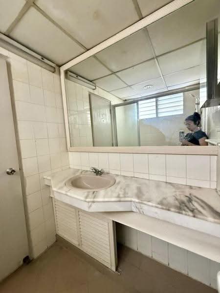 Kondominium untuk Disewa di Sri York Condominium - Gan Chun Kai - Bathroom - PropertyGuru.com.my