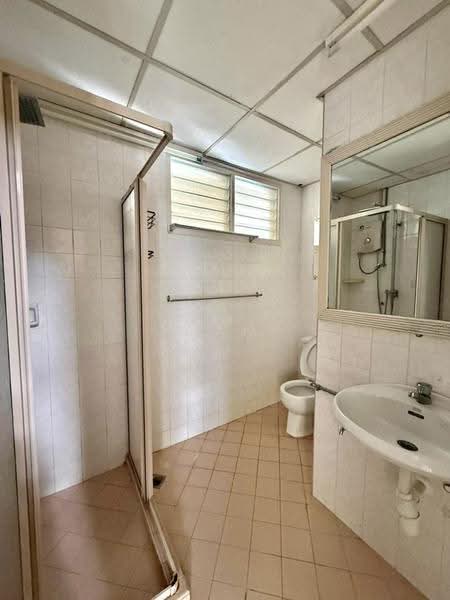 Kondominium untuk Disewa di Sri York Condominium - Gan Chun Kai - Bathroom - PropertyGuru.com.my