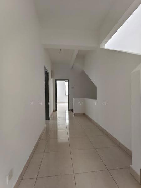 Rumah Berkembar untuk Dijual di Taman Mutiara Mas (Skudai) - Sherlin To - Corridor - PropertyGuru.com.my