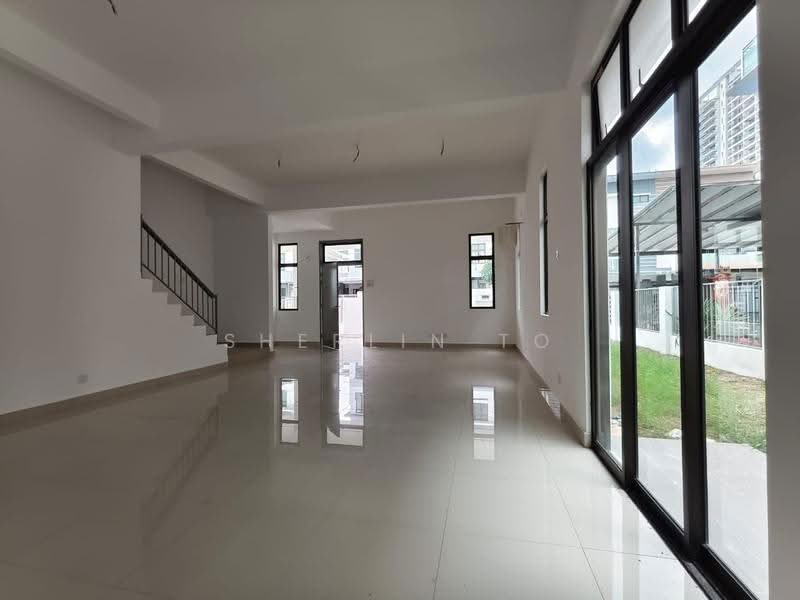 Rumah Berkembar untuk Dijual di Taman Mutiara Mas (Skudai) - Sherlin To - Living Room - PropertyGuru.com.my