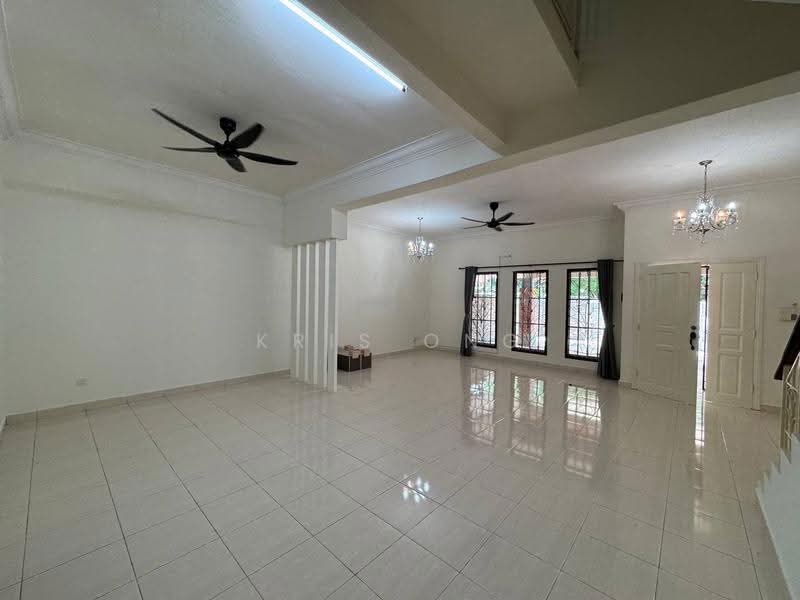 Rumah Teres 2-Tingkat untuk Disewa di Taman Pelangi Indah (Ulu Tiram) - Kris Ong - Living Room - PropertyGuru.com.my