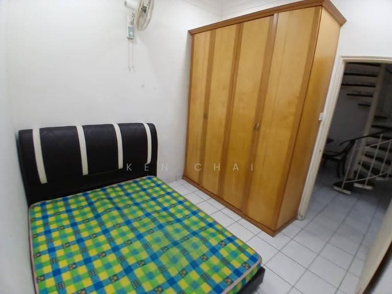 Rumah Teres 1.5-Tingkat untuk Dijual di Taman Molek (Johor Bahru) - Ken Chai - Bedroom - PropertyGuru.com.my