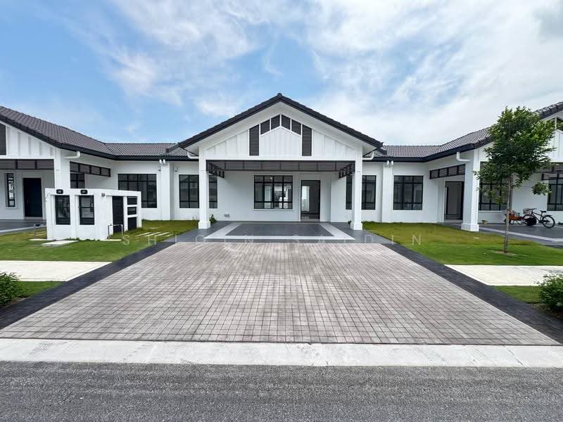 Terraced House for Sale in Kuala Selangor (Selangor) - Shiqin Saidin - Exterior - PropertyGuru.com.my