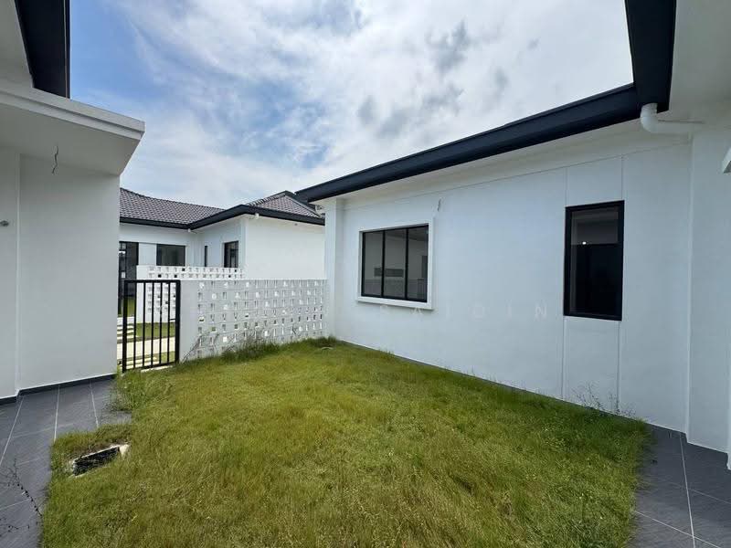 Terraced House for Sale in Kuala Selangor (Selangor) - Shiqin Saidin - Exterior - PropertyGuru.com.my