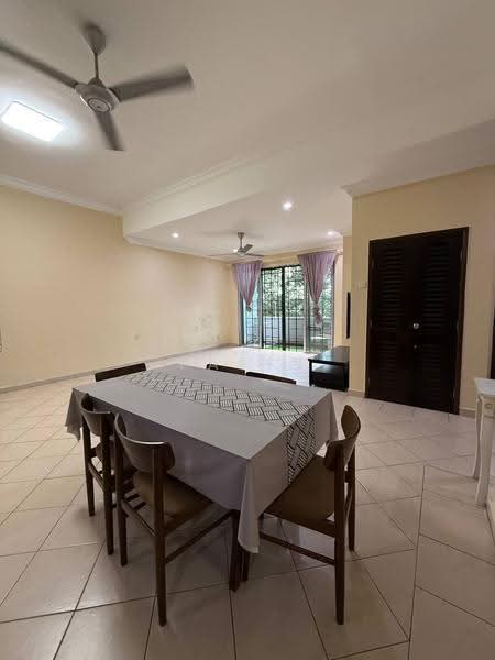 Kondominium untuk Dijual di Sri Lojing Condominiums - Fatin Ismail - Dining Room - PropertyGuru.com.my