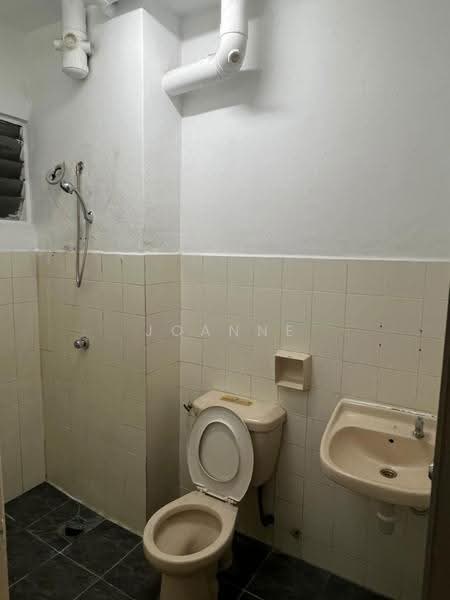 Kondominium untuk Disewa di Sri Lata @ Desa Petaling - Joanne Yan - Bathroom - PropertyGuru.com.my