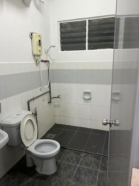 Kondominium untuk Disewa di Sri Lata @ Desa Petaling - Joanne Yan - Bathroom - PropertyGuru.com.my