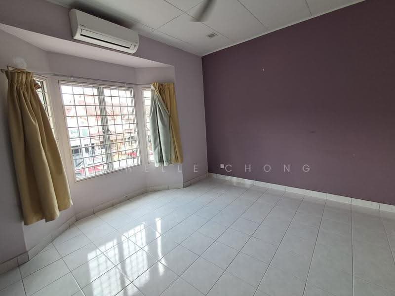 2-storey Terraced House for Sale in Denai Alam (Shah Alam) - Michelle Chong - Master bedroom - PropertyGuru.com.my