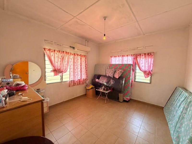 Bungalow House for Sale in Cheng (Melaka) - Elin Goh - Bedroom - PropertyGuru.com.my