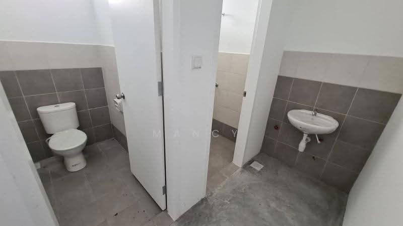 Factory for Sale in Taman Industri Jaya (Skudai) - Mancy Lim - Bathroom - PropertyGuru.com.my