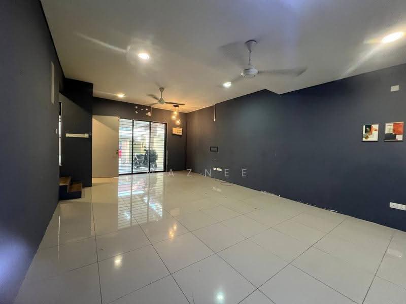 Terraced House for Rent in Nada Alam (Pajam) - Maznee Realtor - Living Room - PropertyGuru.com.my