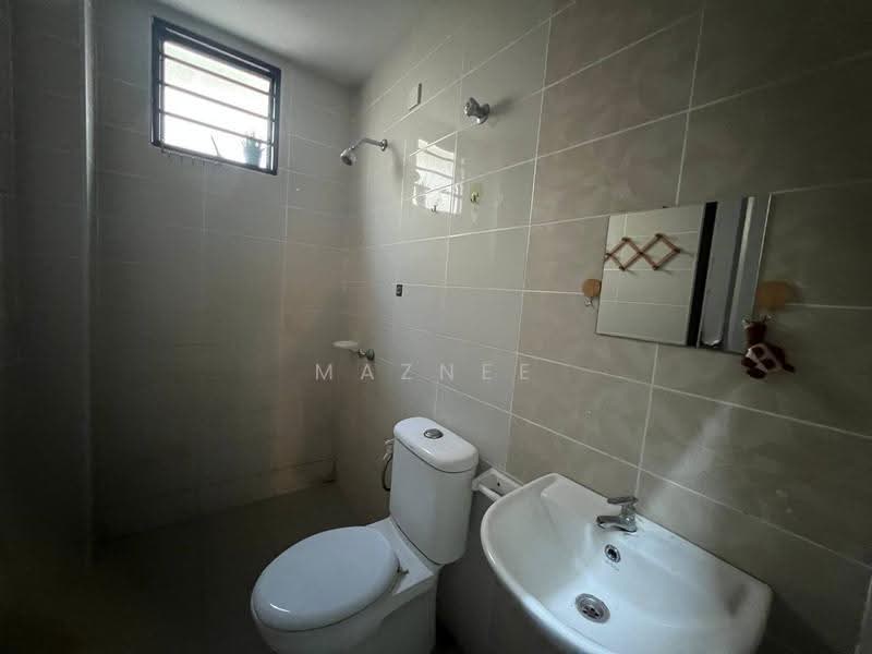 Terraced House for Rent in Nada Alam (Pajam) - Maznee Realtor - Bathroom - PropertyGuru.com.my