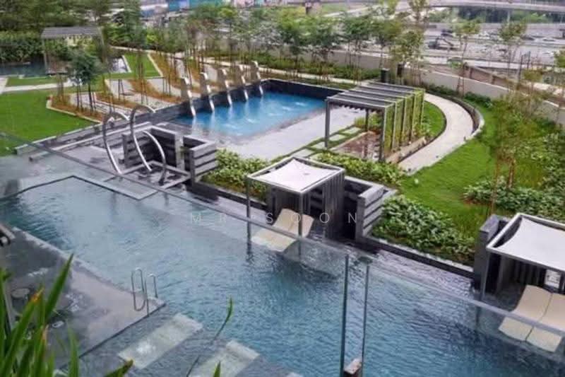 Kediaman Servis untuk Dijual di Vogue Suites One - Mr Soon - Pool - PropertyGuru.com.my