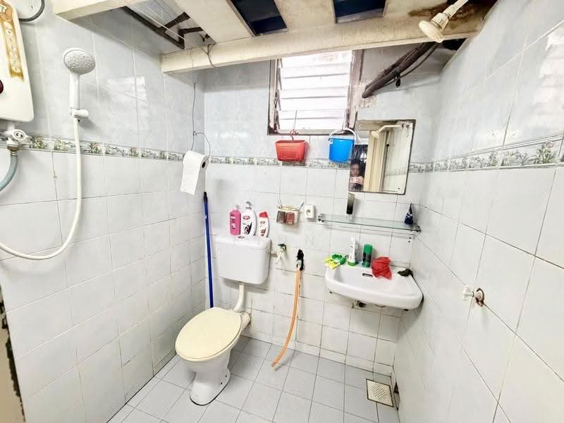 Rumah Flat untuk Dijual di Sri Lanang - Finn Aw - Bathroom - PropertyGuru.com.my