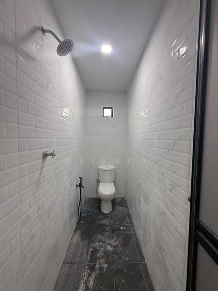 Rumah Teres 2-Tingkat untuk Dijual di Taman Bukit Tiram (Ulu Tiram) - Melinda Ee - Bathroom - PropertyGuru.com.my