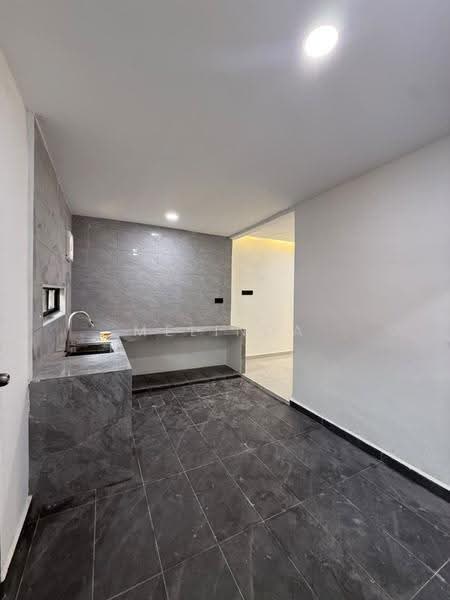 Rumah Teres 2-Tingkat untuk Dijual di Taman Bukit Tiram (Ulu Tiram) - Melinda Ee - Kitchen - PropertyGuru.com.my