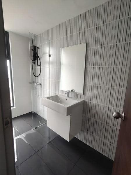 Service Residence for Rent at Skysuites @ Meldrum Hills - Raymond Kong - Bathroom - PropertyGuru.com.my