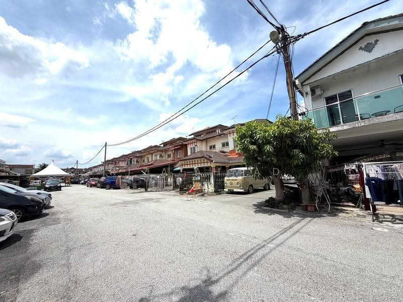 Rumah Teres 2-Tingkat untuk Dijual di Saujana Utama (Selangor) - Riza Ahmad - Exterior - PropertyGuru.com.my