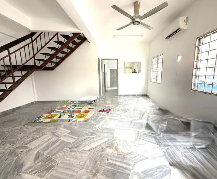 Rumah Teres 2-Tingkat untuk Dijual di Saujana Utama (Selangor) - Riza Ahmad - Living Room - PropertyGuru.com.my