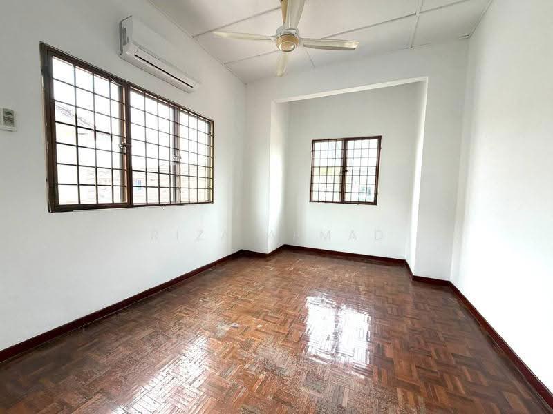 Rumah Teres 2-Tingkat untuk Dijual di Saujana Utama (Selangor) - Riza Ahmad - Interior - PropertyGuru.com.my