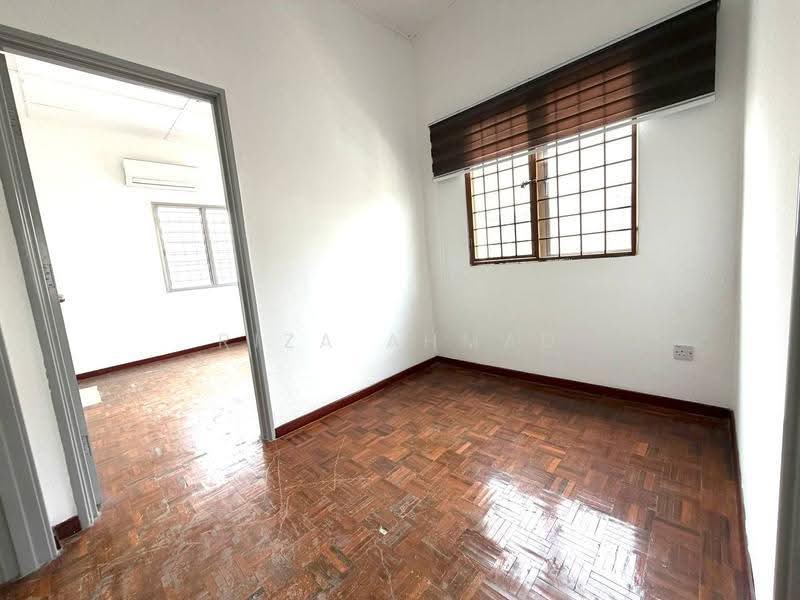 Rumah Teres 2-Tingkat untuk Dijual di Saujana Utama (Selangor) - Riza Ahmad - Interior - PropertyGuru.com.my