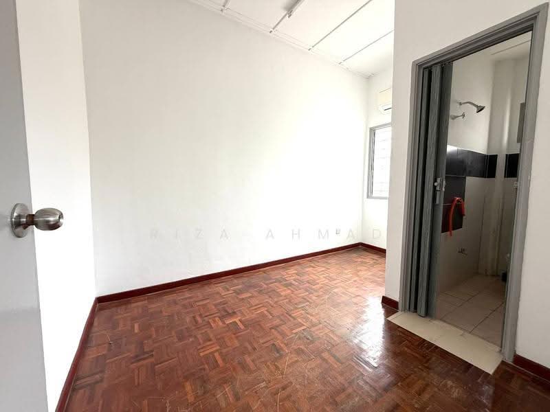 Rumah Teres 2-Tingkat untuk Dijual di Saujana Utama (Selangor) - Riza Ahmad - Interior - PropertyGuru.com.my