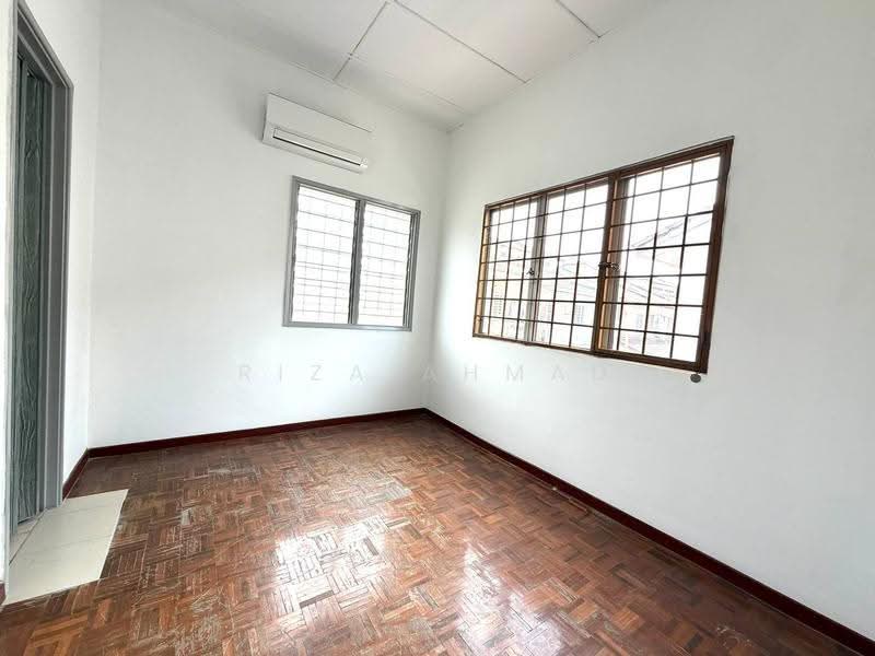 Rumah Teres 2-Tingkat untuk Dijual di Saujana Utama (Selangor) - Riza Ahmad - PropertyGuru.com.my