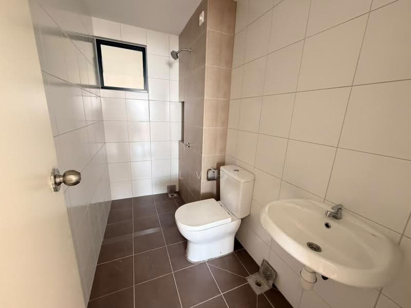 Kediaman Servis untuk Dijual di Rubica @ Harbour Place - Elvin Choo - Bathroom - PropertyGuru.com.my