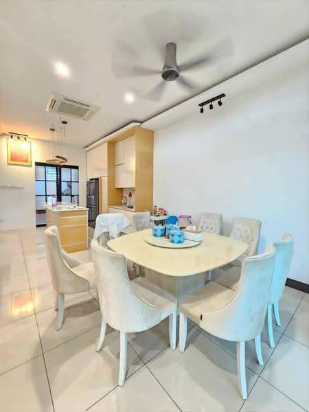 Rumah Berkembar untuk Dijual di Taman Molek (Johor Bahru) - Finn Aw - PropertyGuru.com.my