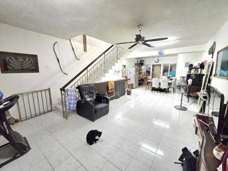 3-storey Terraced House for Sale in Selayang (Selangor) - Fauzan bin Sahrom - Living Room - PropertyGuru.com.my