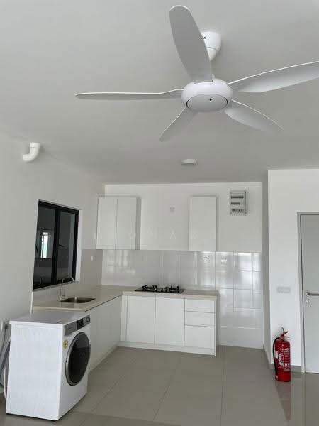 Kediaman Servis untuk Disewa di Duduk Se.Ruang @ Eco Sanctuary - Leonard Liang - Kitchen - PropertyGuru.com.my