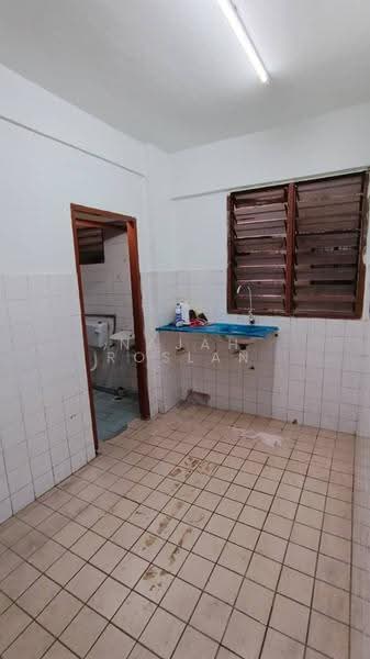 Rumah Flat untuk Disewa di Seri Era - Najah Roslan - Bathroom - PropertyGuru.com.my