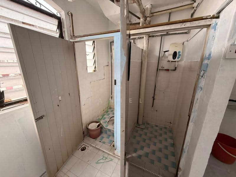 Rumah Flat untuk Dijual di Taman Melor - Daniel Yong - Bathroom - PropertyGuru.com.my