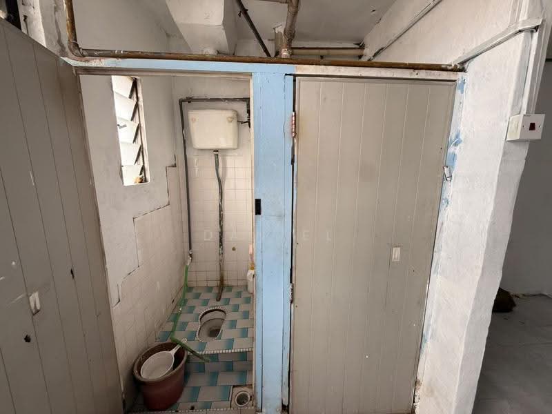 Rumah Flat untuk Dijual di Taman Melor - Daniel Yong - Bathroom - PropertyGuru.com.my