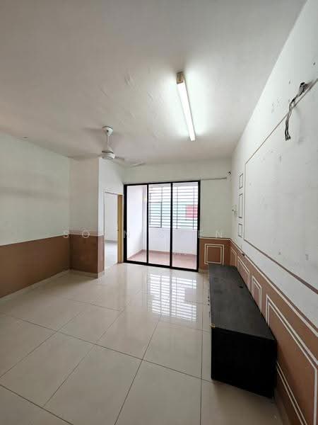 Pangsapuri untuk Dijual di Anggerik Residensi - Soon Sheng Law - Living Room - PropertyGuru.com.my