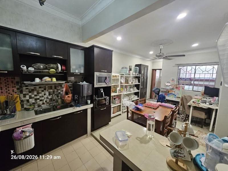 Cluster House for Sale in Bandar Tasik Puteri (Rawang) - Nazrin Hakimin - Kitchen - PropertyGuru.com.my