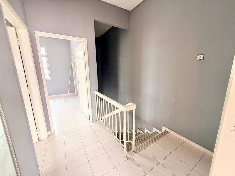 Terraced House for Sale in Taman Semenyih Mewah (Semenyih) - Noor Hidayah Mohamad Noor - Corridor - PropertyGuru.com.my