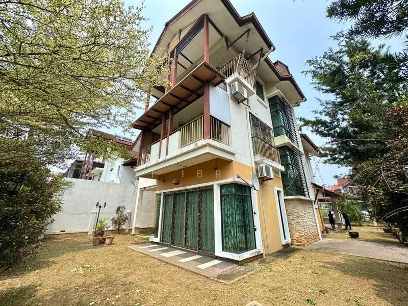 Rumah Berkembar untuk Dijual di Seksyen 6 (Bangi) - Azli Ibrahim - Exterior - PropertyGuru.com.my