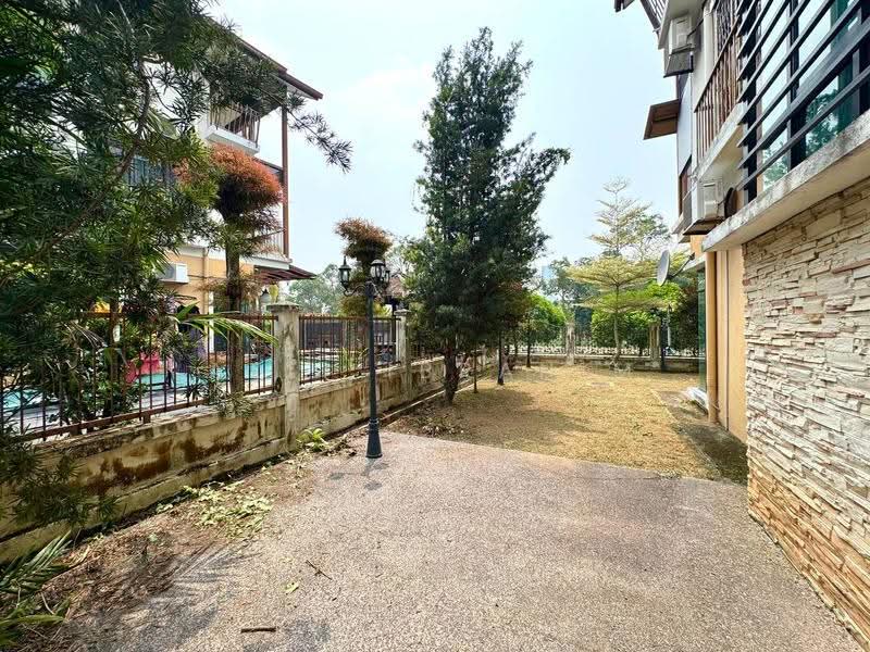 Rumah Berkembar untuk Dijual di Seksyen 6 (Bangi) - Azli Ibrahim - Exterior - PropertyGuru.com.my