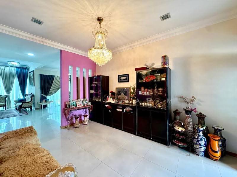 Rumah Berkembar untuk Dijual di Seksyen 6 (Bangi) - Azli Ibrahim - Living Room - PropertyGuru.com.my