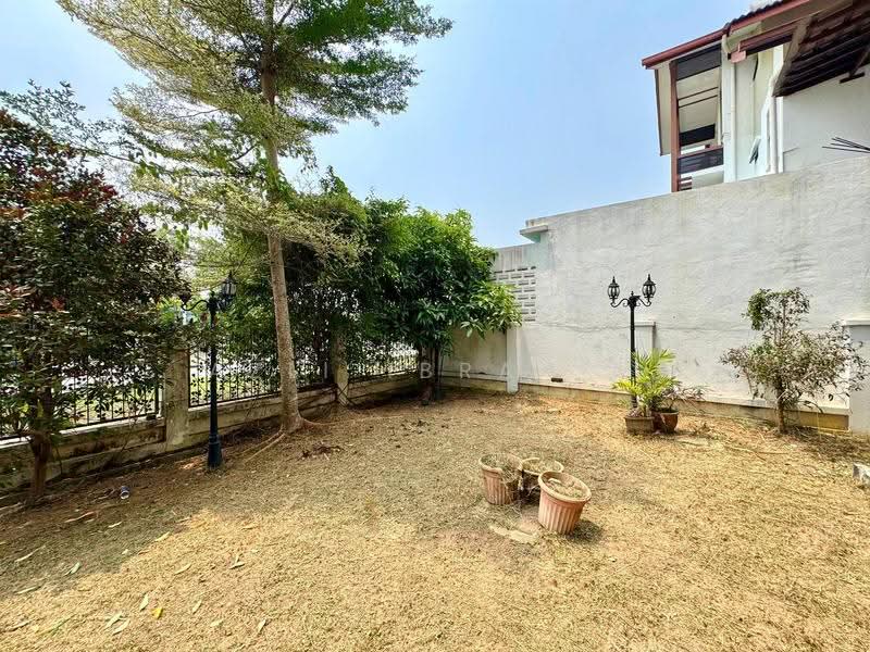 Rumah Berkembar untuk Dijual di Seksyen 6 (Bangi) - Azli Ibrahim - Garden - PropertyGuru.com.my