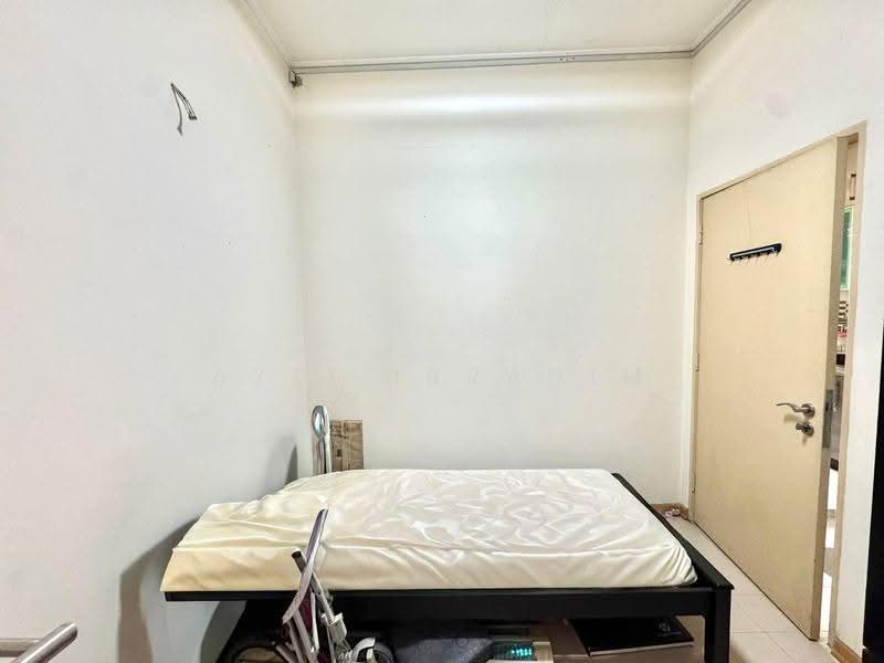 Rumah Berkembar untuk Dijual di Seksyen 6 (Bangi) - Azli Ibrahim - Bedroom - PropertyGuru.com.my