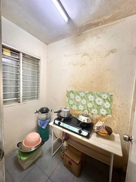 Apartment for Sale at Lakeview Apartments - Arbain Mahmood - Kitchen - PropertyGuru.com.my