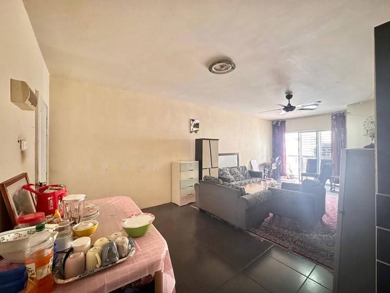 Apartment for Sale at Lakeview Apartments - Arbain Mahmood - Living Room - PropertyGuru.com.my